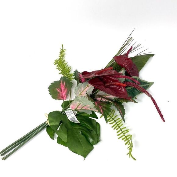 🆕 Fake Flower Bouquet - NWT - Picture 2 of 6